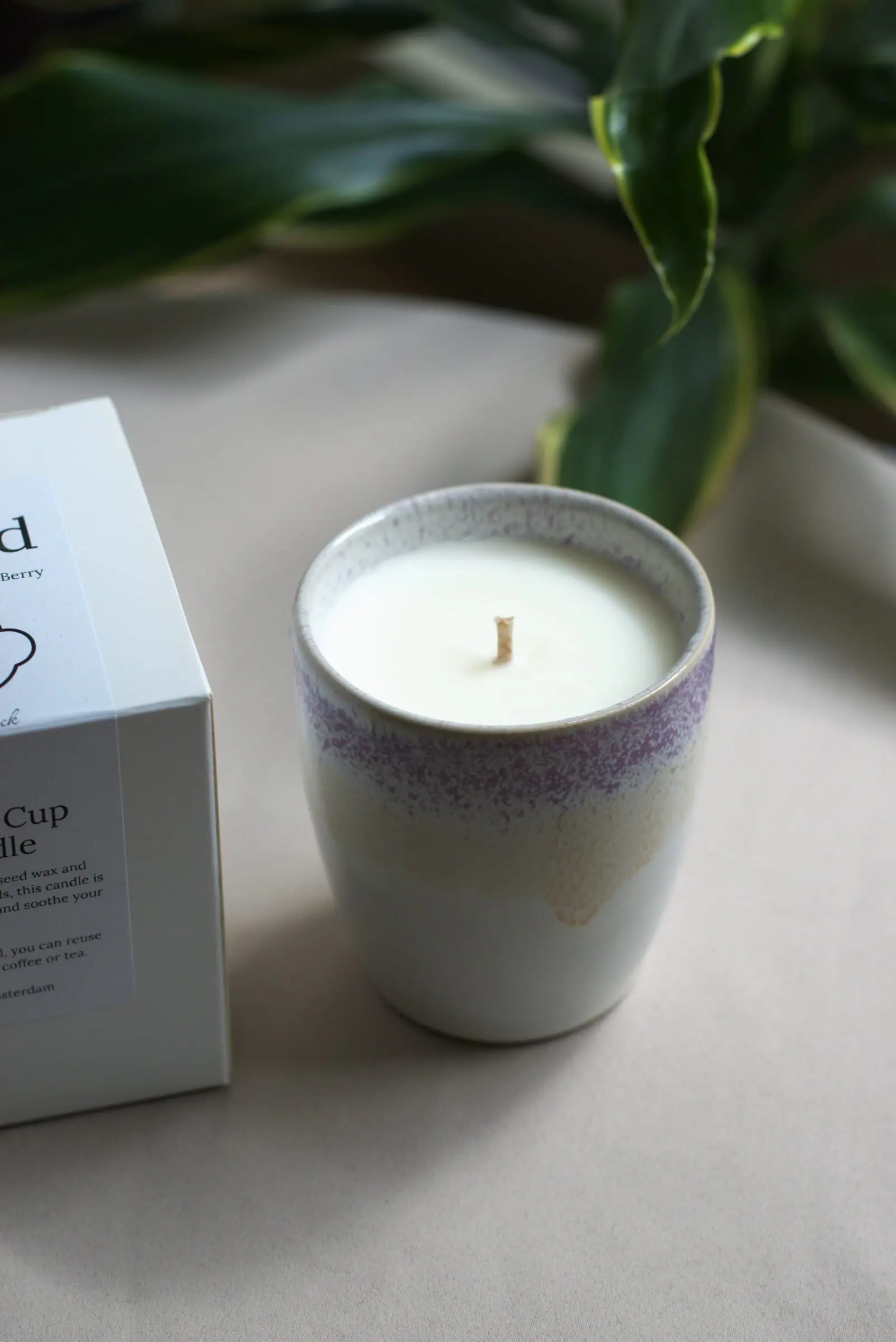 Unwind candle by House of Gandha: Ho wood · Patchouli · Juniper berry